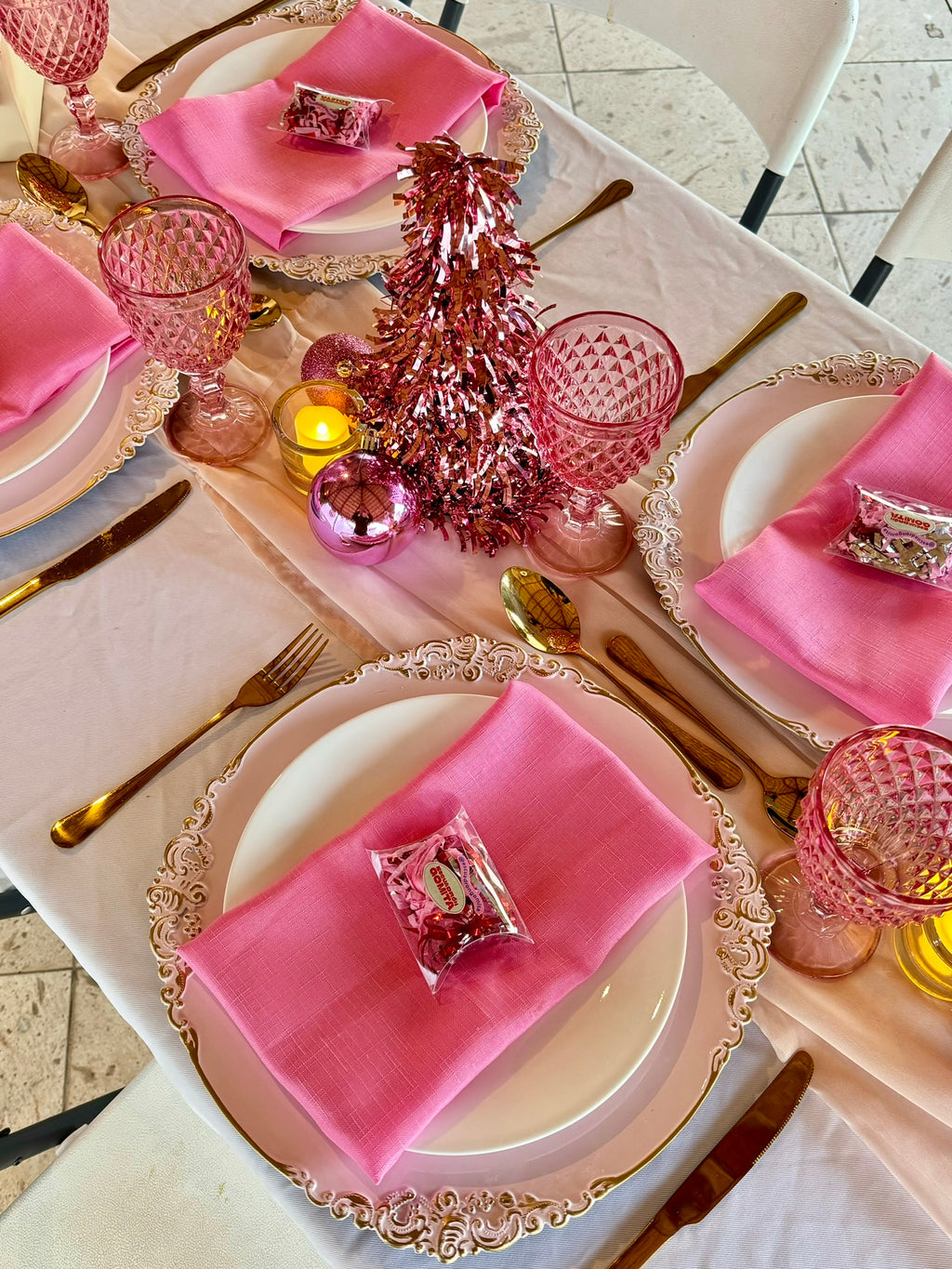 Decoración de mesa posada/cena navideña