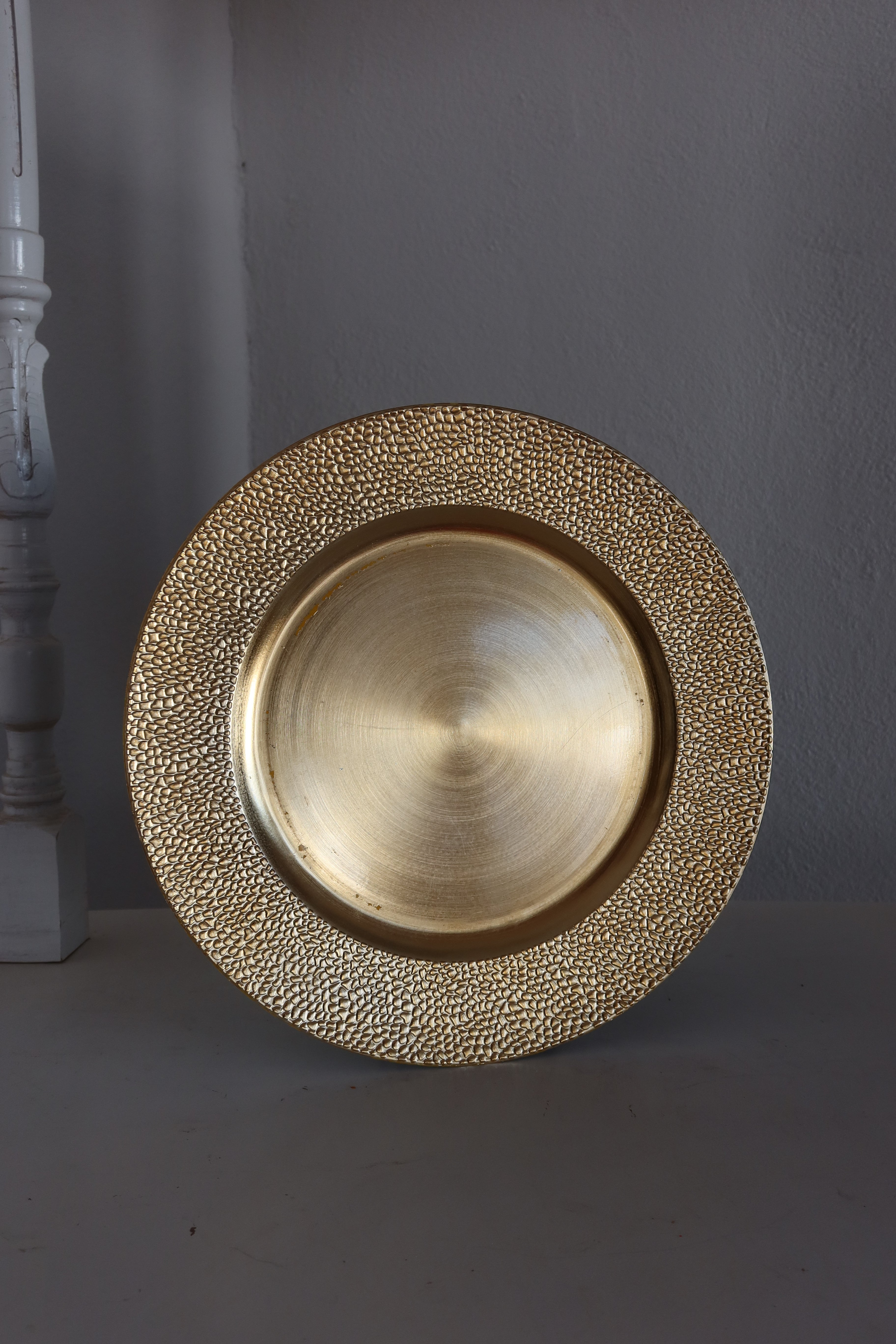 Plato base dorado
