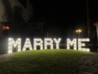 Letras gigantes "Marry me"